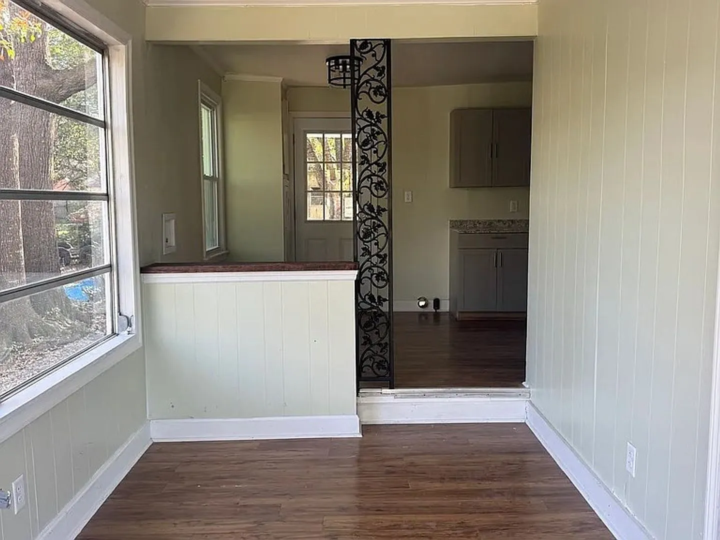 906 Central — Photo 3