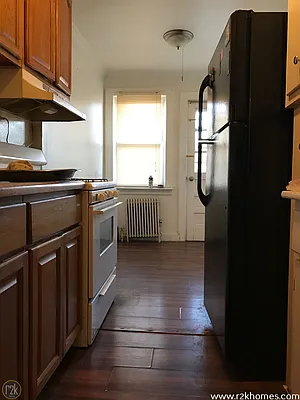 Rented by Realty 2000 Corp | media 4