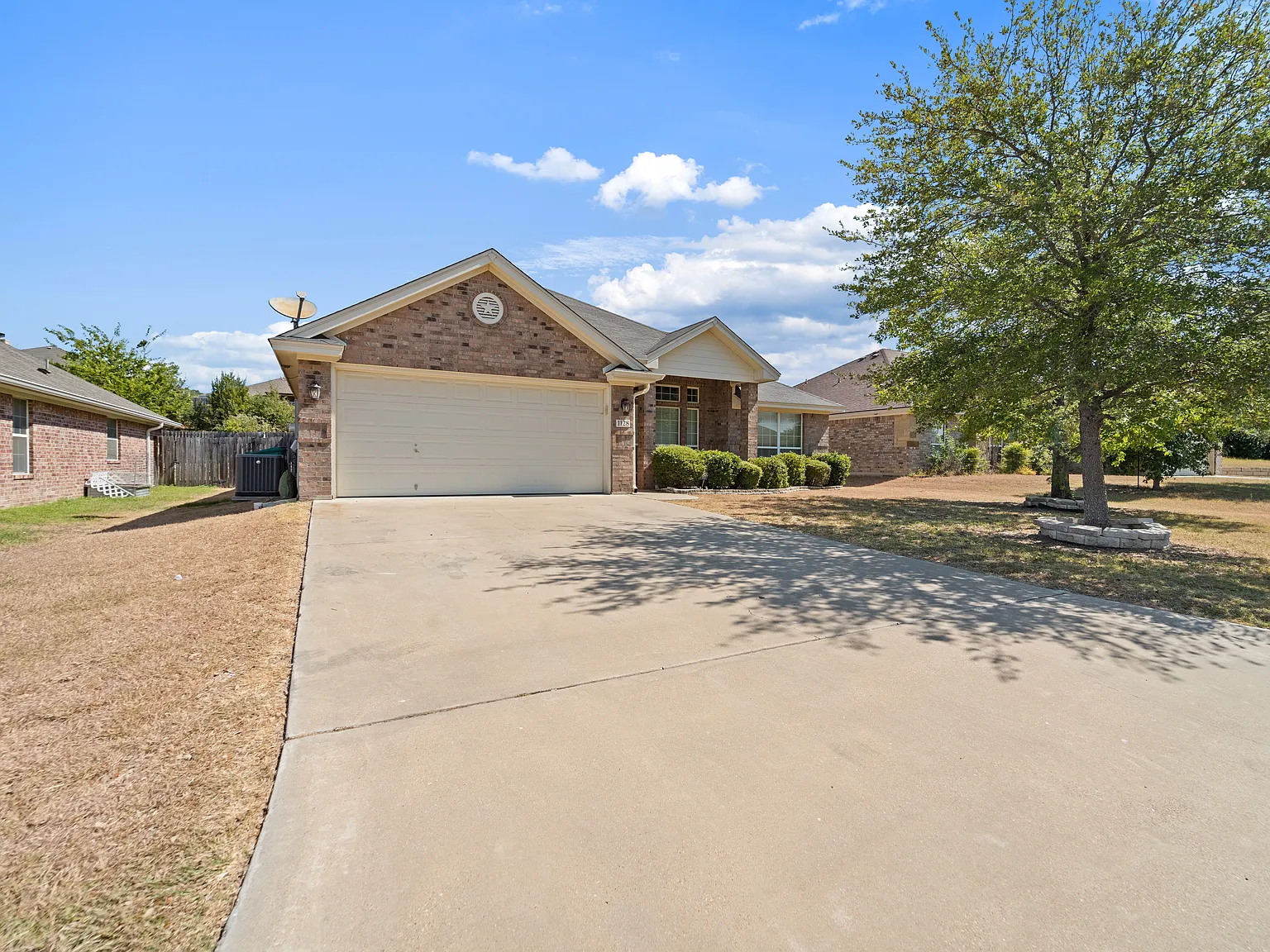 4 bed, 2030 sqft, $2,000 — Photo 2