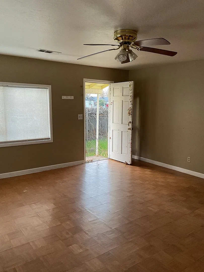 Coming Soon! Country Living — Photo 3