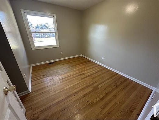 2nd image of 5482 Maplewood Ct
