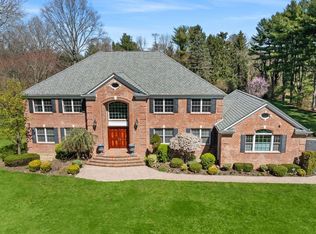 104 Pound Hollow Rd, Glen Head, NY 11545