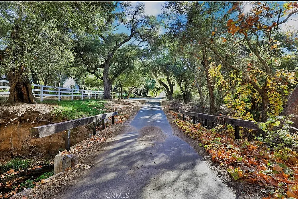 4 bed, 4303 sqft, $8,200 — Photo 3