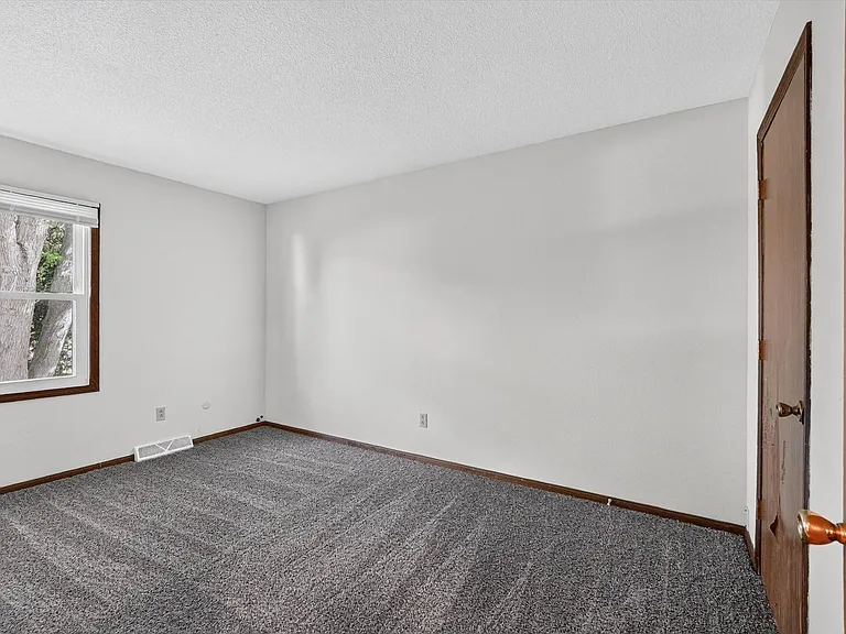 6839-6841 Woodlake — Photo 23
