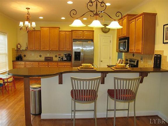 5th image of 208 Duncraig Dr