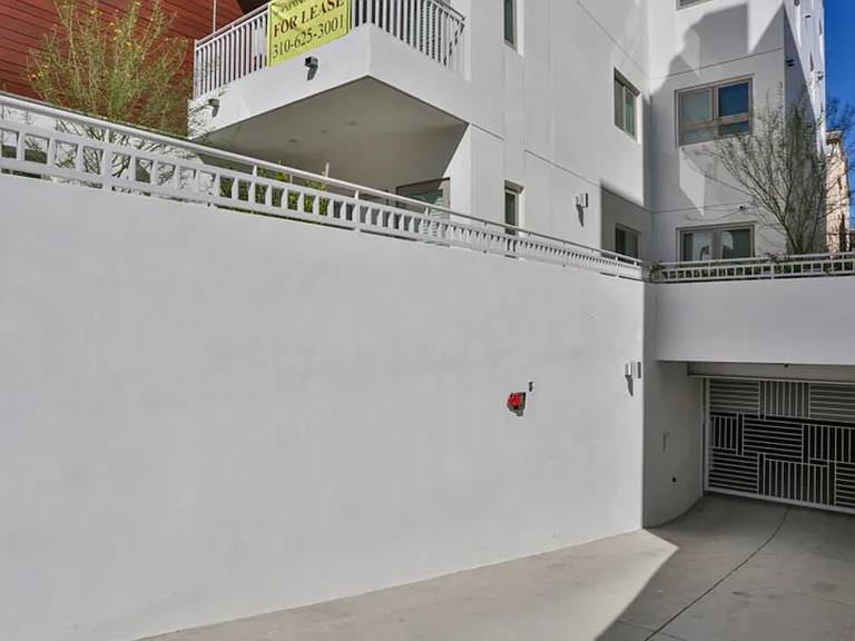 1424 S Bentley Ave #101 — Photo 12