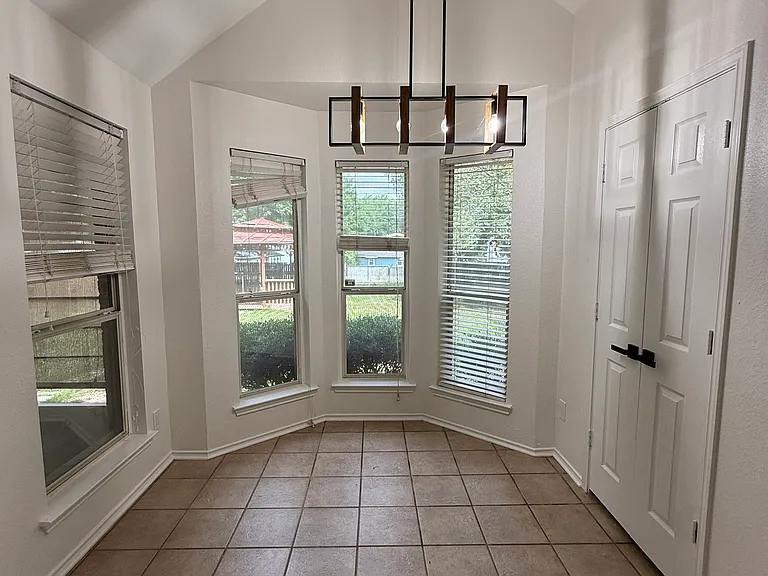 820 Hillside Dr — Photo 17