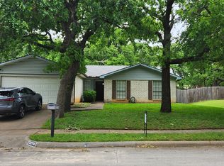 2216 Cottonwood Ln, Bedford, TX 76021