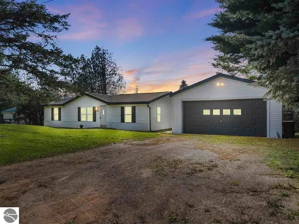 4735 Murray Ln, East Jordan, MI 49727