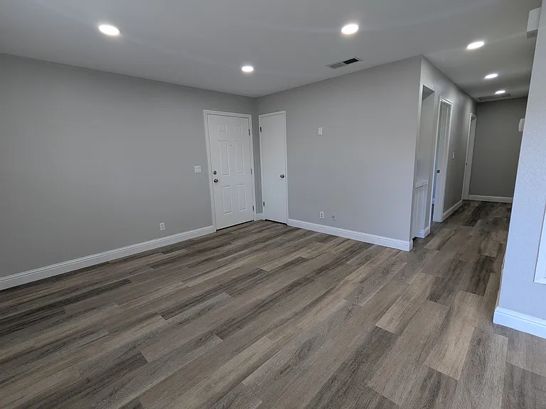 1297 Spring Valley Cmn — Photo 11