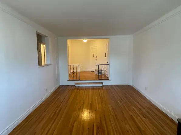 915 East 17th Street image 5 of 15