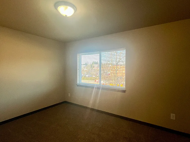 16008 3rd Pl S #C — Photo 18