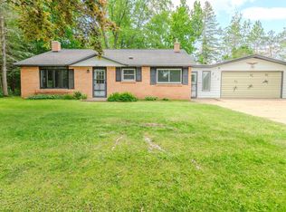 815 Woodview Dr, Stevens Point, WI 54482