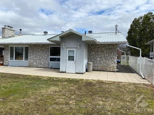 1106 Morin Rd, Ottawa, ON K4C 1A5