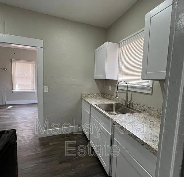 2032 W Adams St #1 — Photo 9