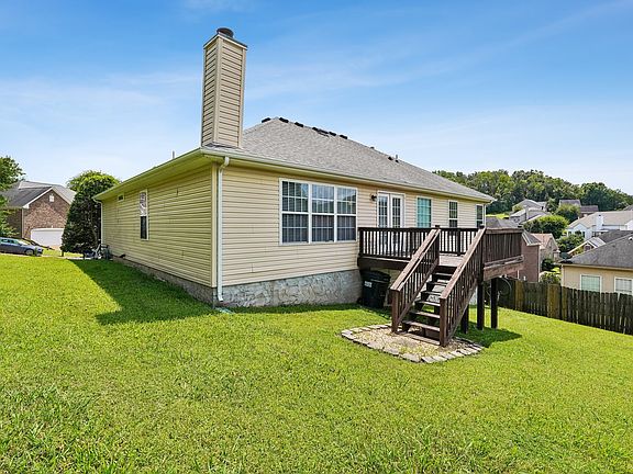 3rd image of 805 Waterloo Ct