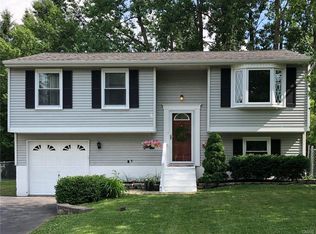 8142 Scotia Ln, Liverpool, NY 13090