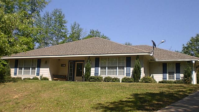 1st image of 655 Private Road 52444
