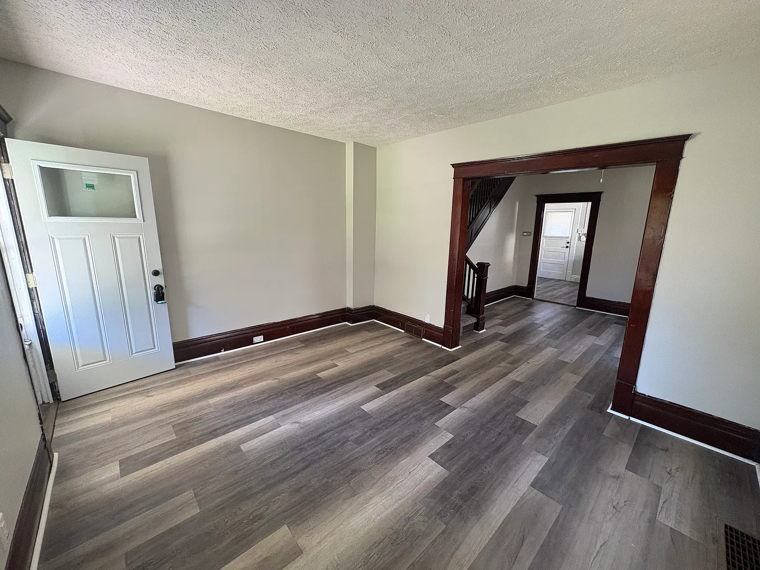 2 bed, 800 sqft, $1,400 — Photo 3