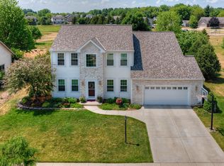 672 Summer Creek Rd, Oconomowoc, WI 53066