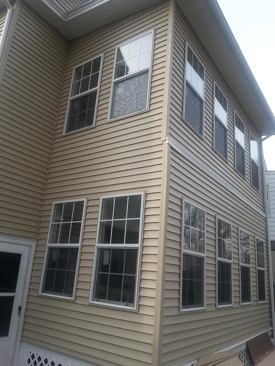 Building Photo - 17 Ten Eyck Ave #3