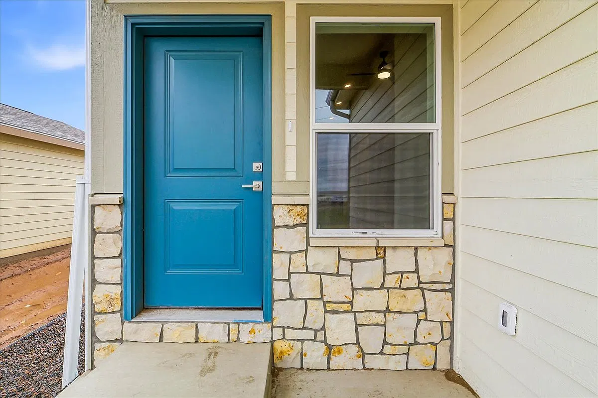 3 bed, 1368 sqft, $2,950 — Photo 2