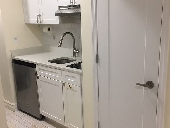 4th image of 9 W 32nd St #3C
