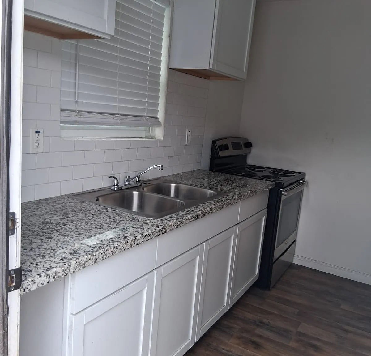 3809 Wipprecht St — Photo 3