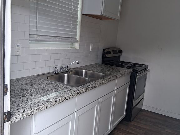 3rd image of 3809 Wipprecht St APT 6