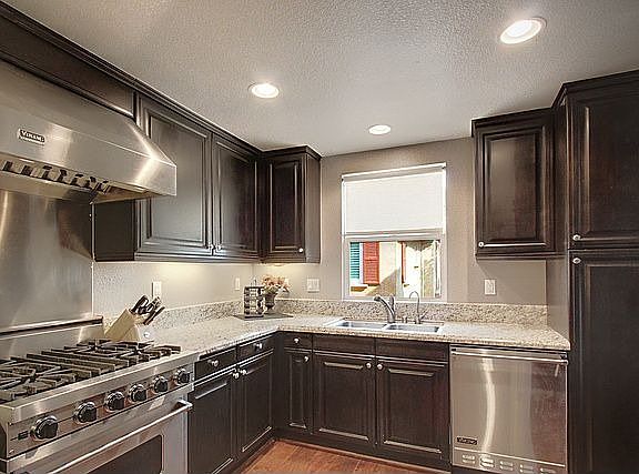 3rd image of 453 N Altadena Dr Unit 2
