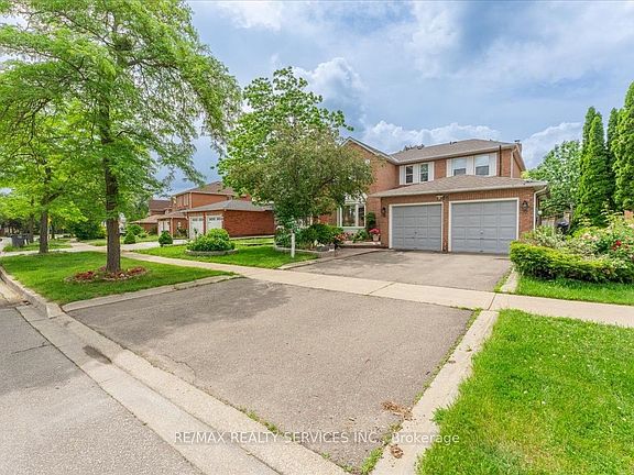 2nd image of 16 Major William Sharpe Dr E