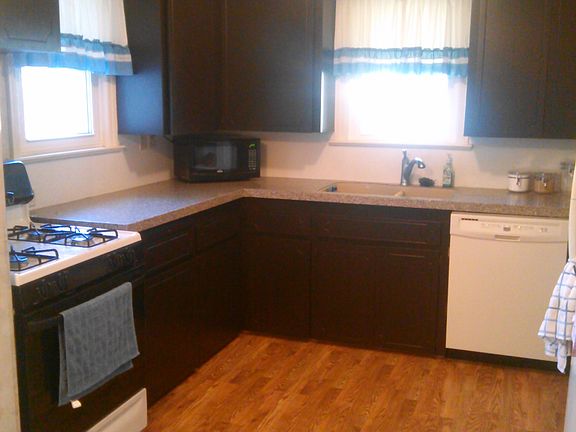 2nd image of 2435 Grovewood Ave