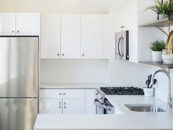 4th image of 25 E Adams St #1112