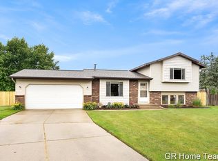 2304 Brookfarm Ct SE, Kentwood, MI 49508