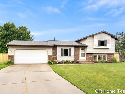 2304 Brookfarm Ct SE, Kentwood, MI, 49508