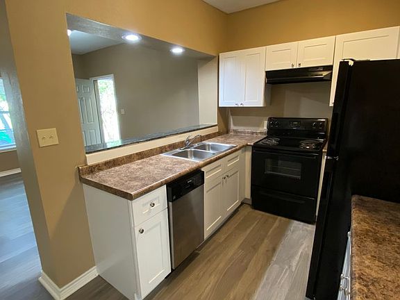 3rd image of 1605 W Common St Unit 6