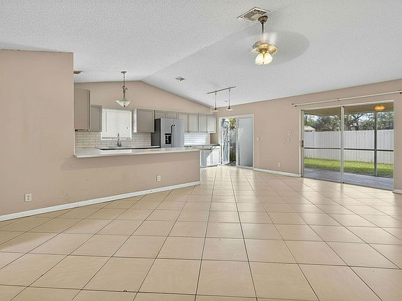 5th image of 184 Greentree Circle