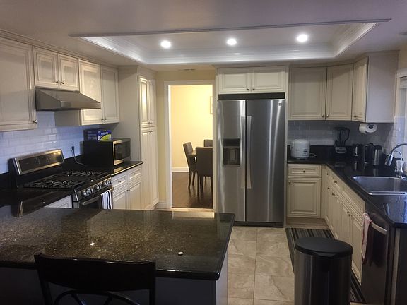 4th image of 1471 S Lemon Ave