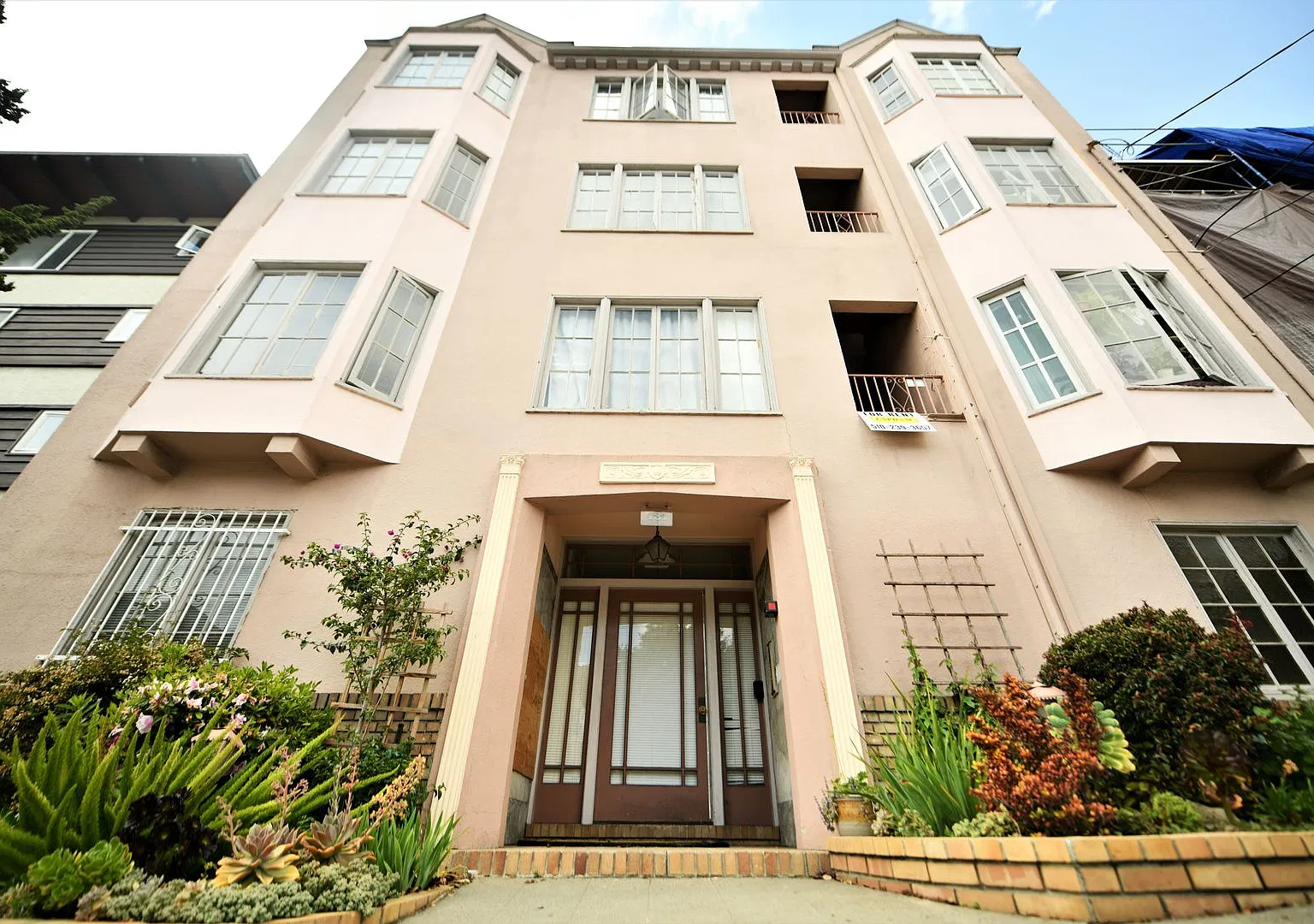 1p031 - 431 Lee Street — Photo 1