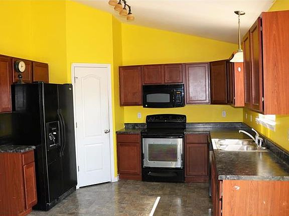 3rd image of 2270 Central Park Dr