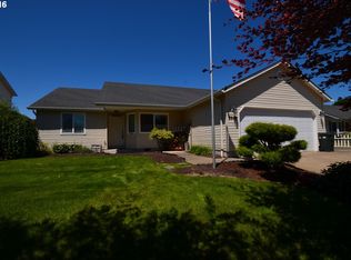 3962 S Redwood Dr, Springfield, OR 97478