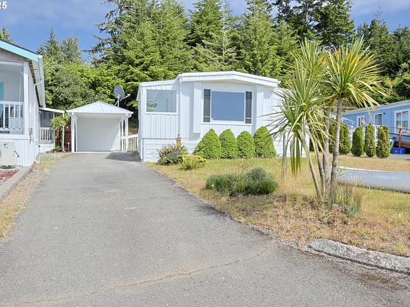 545 Puerto Vista Dr, Coos Bay, OR 97420