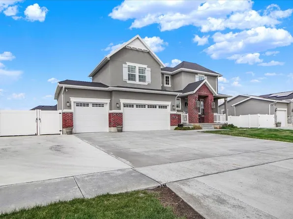 2449 N Sarus Crane Dr, Clinton, UT 84015
