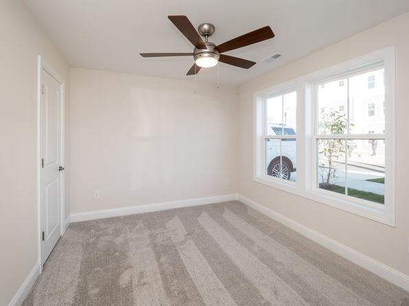 virginia-beach-virginia-402647318 picture