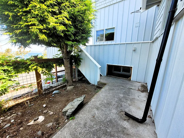 225 S State St #A — Photo 44