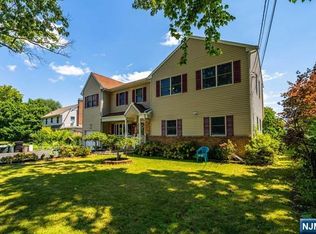 332 N Farview Ave, Paramus, NJ 07652