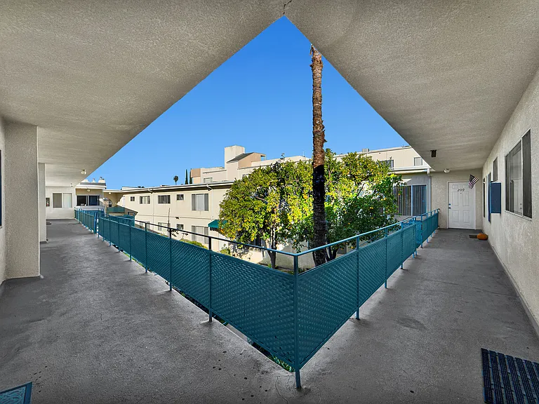 4320 Mammoth Ave #209 — Photo 9