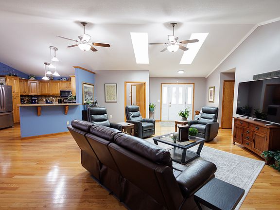 5th image of 109 Old Farm Mid Ct