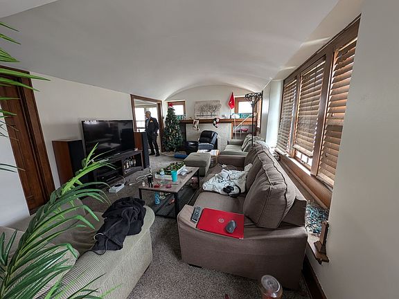 4th image of 2856-2858 N Maryland Ave #2856-58