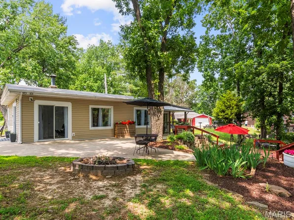 1966 Lee Ln, Centralia, IL 62801